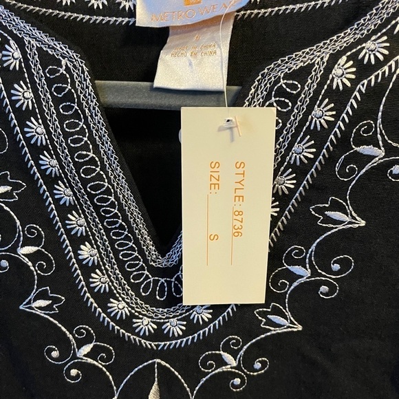 3/4 sleeve embroidered neck linen blend top - Picture 2 of 5